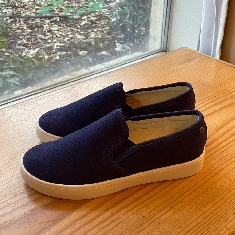 Total Support Royal Blue Slide Sneakers NWT